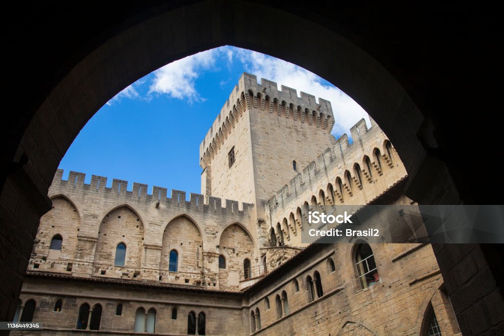 Palais des Papes par une oeillère